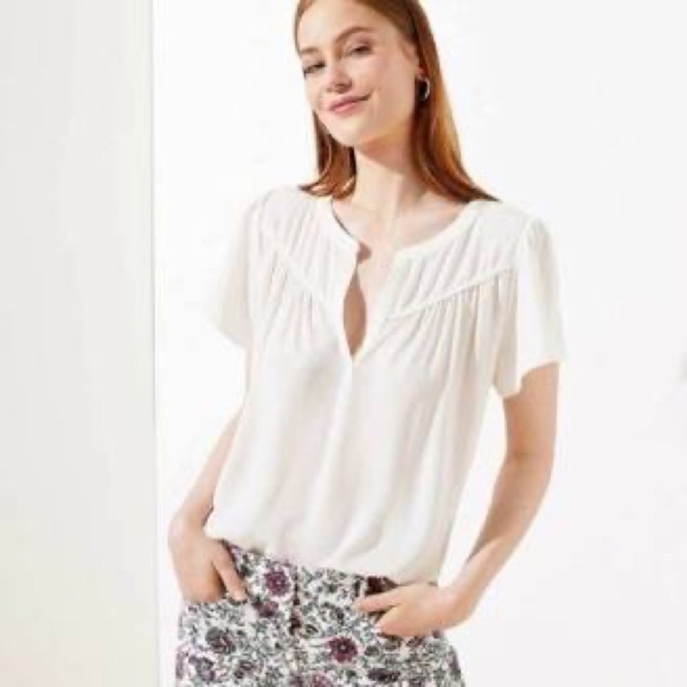 Loft Ann Taylor Flutter Sleeve Mixed Media Top in Whisper White. Size S.